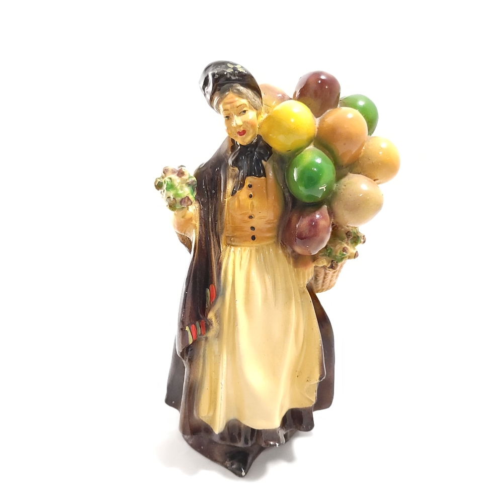 Vintage Chalkware The Old Lady Balloon Seller Figurine 9.5" Tall